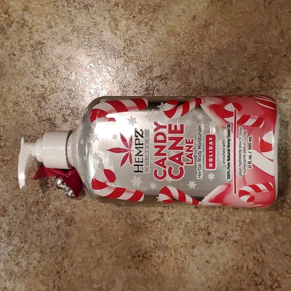 Hempz Candy Cane Lane Herbal Body Moisturizer Lotion 17 fl oz Pump Bottle - Picture 1 of 2